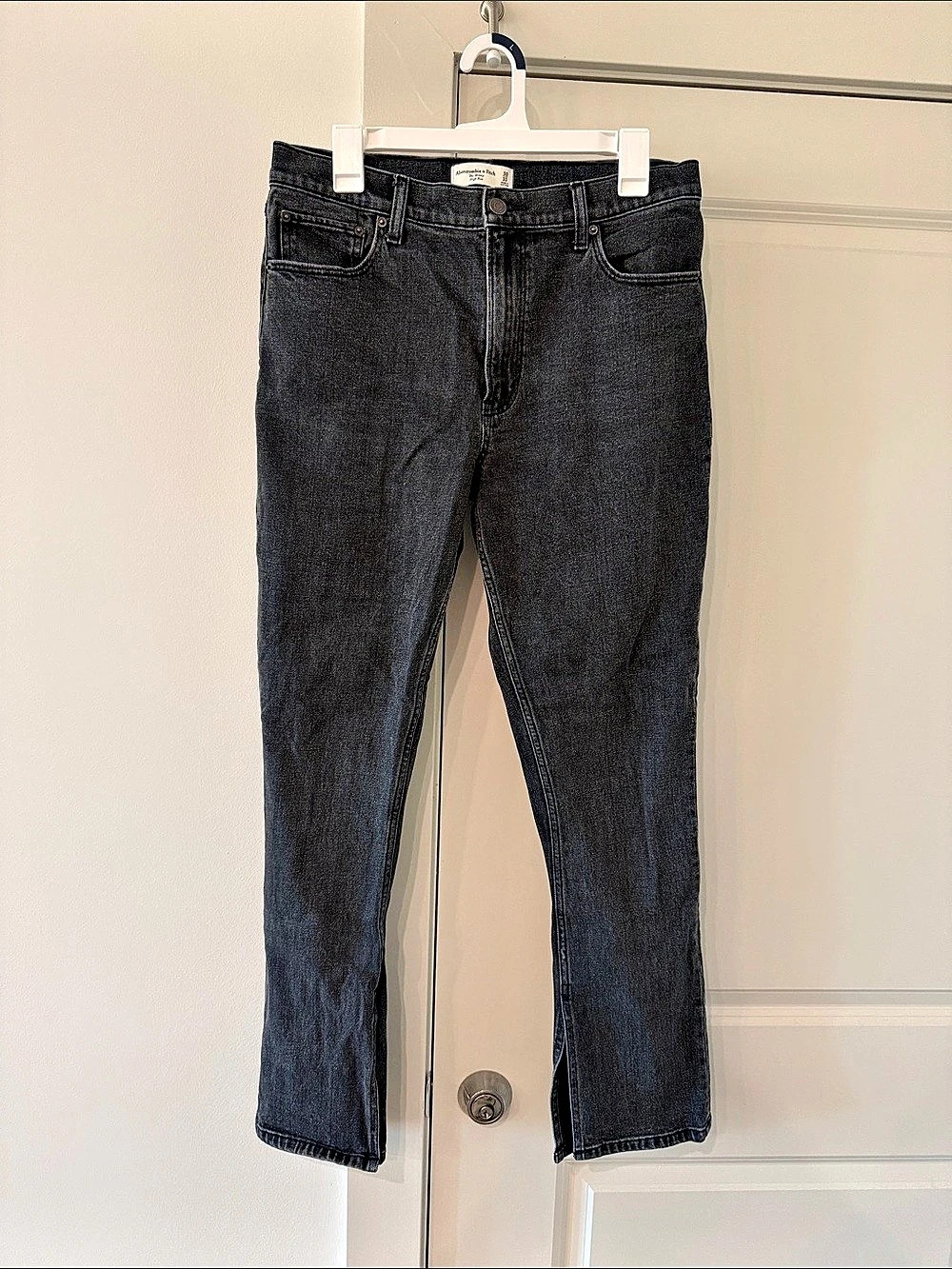 Abercrombie & Fitch Ultra High Rise 90s Straight Jean Split-Vent Hem Black